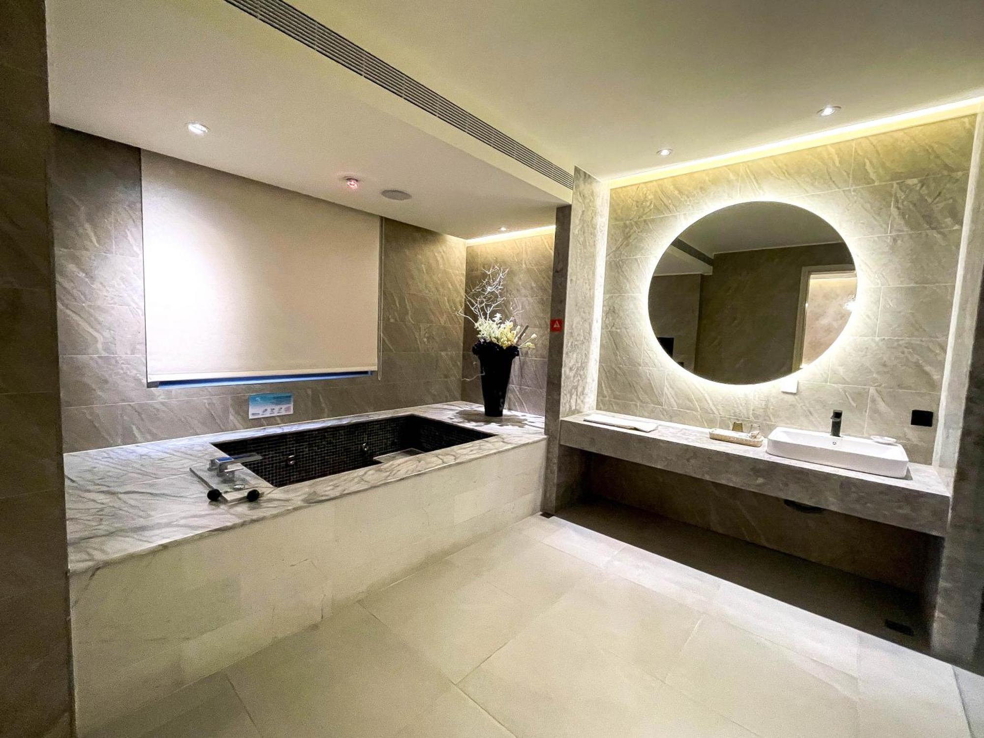 Fifth Avenue Motel Taichung Exterior foto